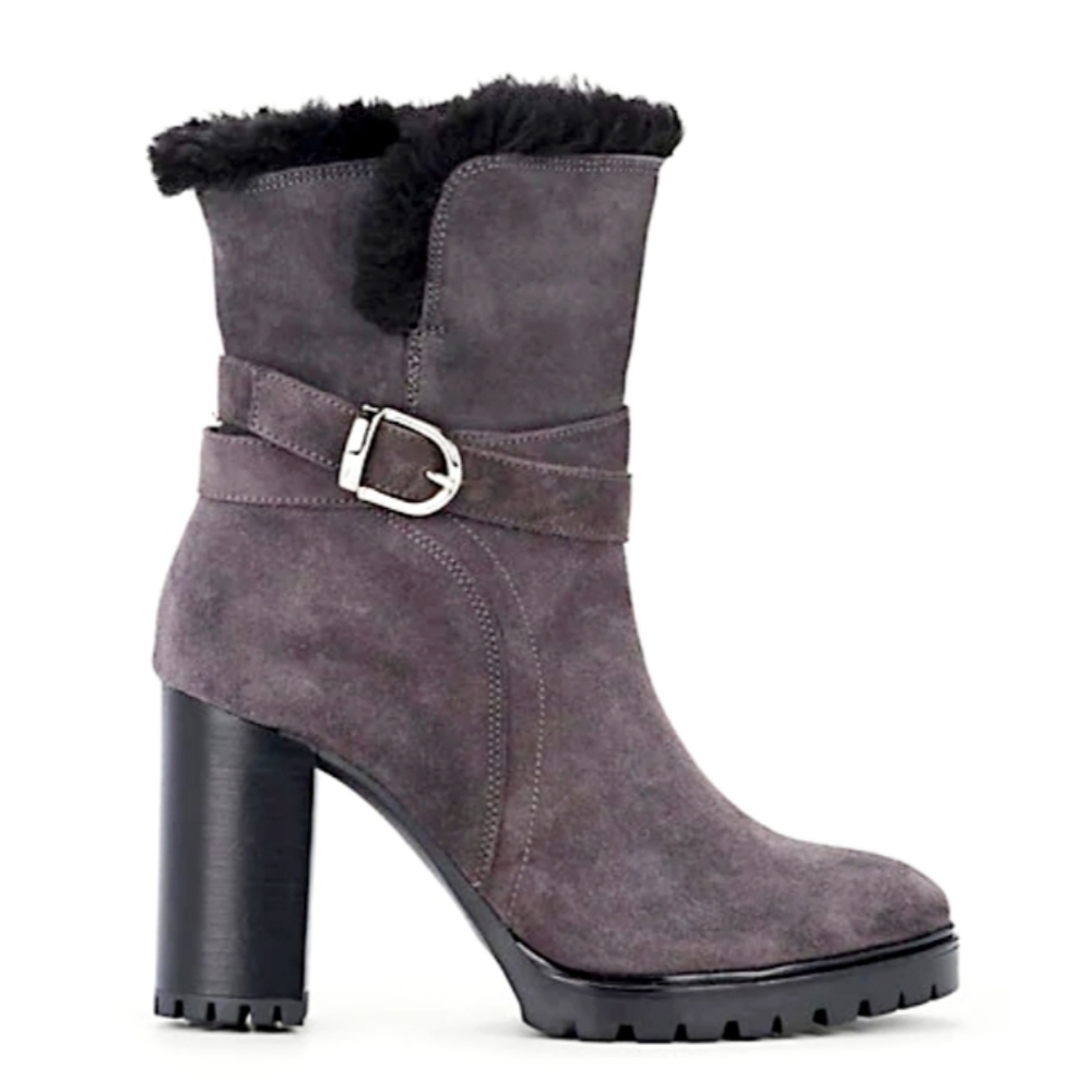 BARNEYS NEW YORK GRAY SUEDE BOOTS SZ 6